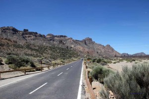 Straße über das Teide-Plateau auf Teneriffa