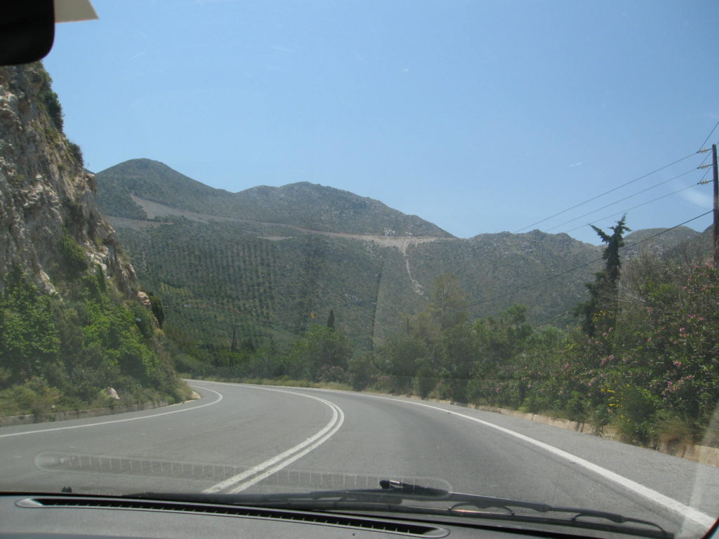 Straße in die Berge auf Kreta